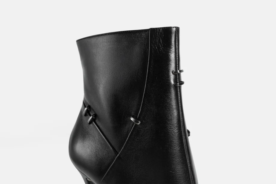 Botin BT-1007 Negro grapas