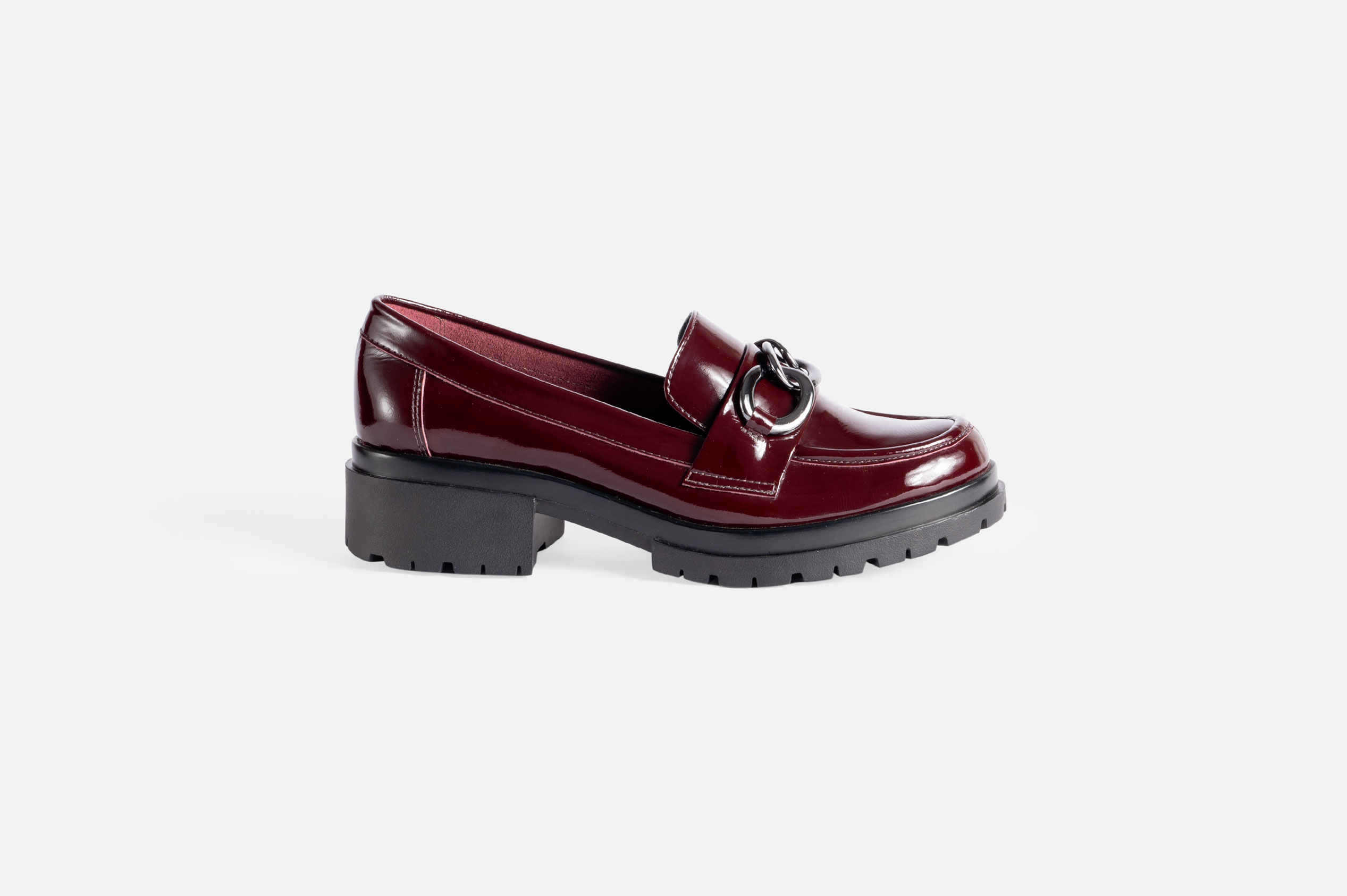 Mocasín ZAC-23 cuero charol bordo